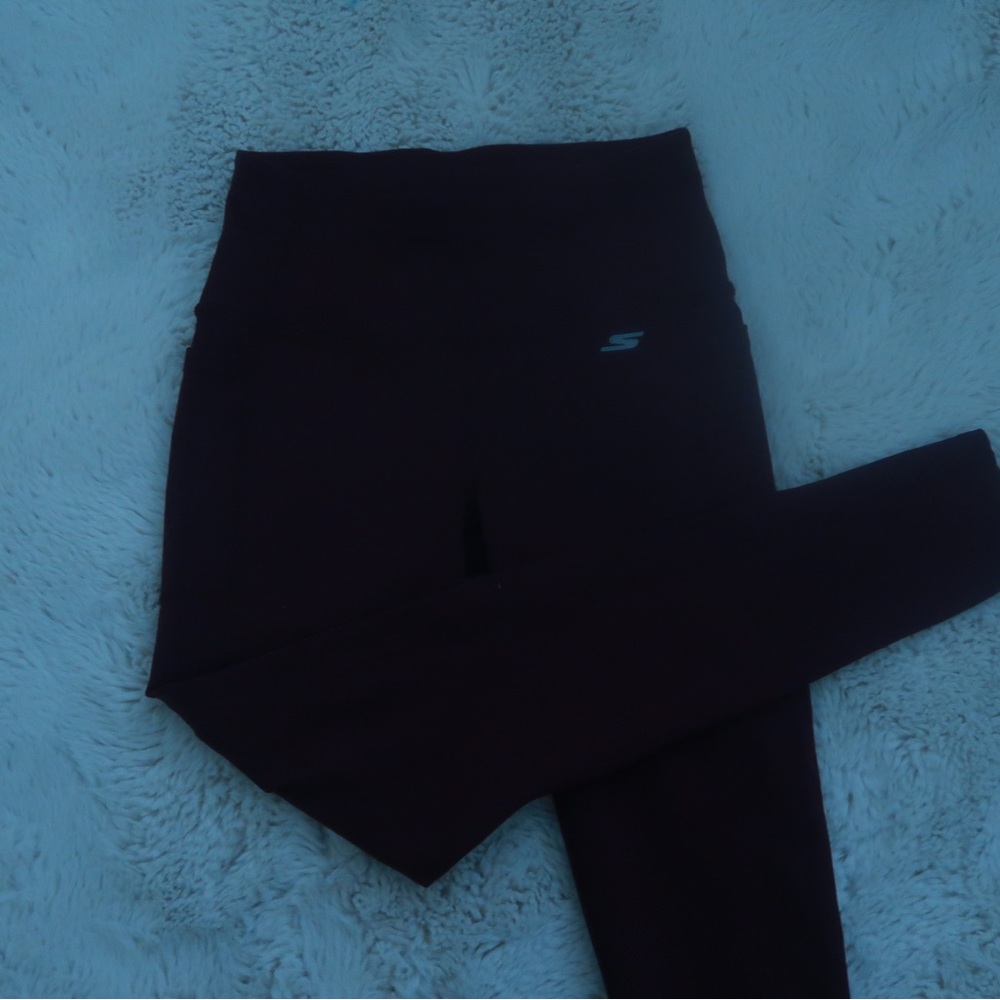 black sketchers leggings